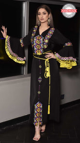 caftan-moderne-hdour-maroc-faitmain-crepe-soie-berchman-broderie-noir-jaune-handmade-ocaftan-moderne-chic-prestige-glamour-classe