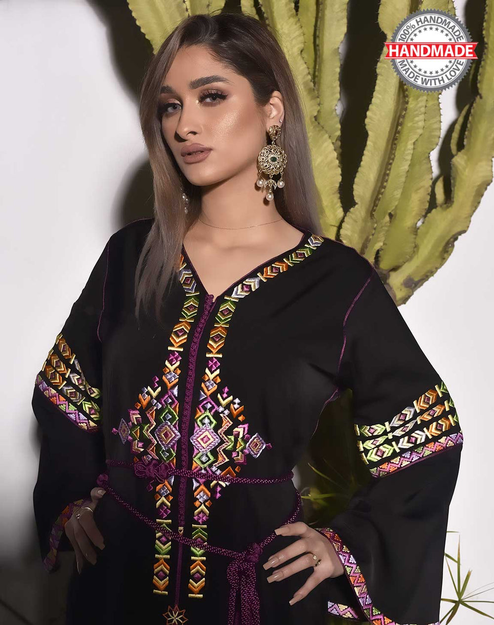 caftan-moderne-hdour-maroc-faitmain-crepe-soie-berchman-broderie-noir-handmade-ocaftan-moderne-chic-prestige-glamour-classe