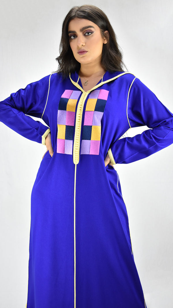       djellaba-jellaba-enligne-bleuroi-caftan-mlifa-broderie-motifgeometrique-kenzo-jellabamoderne-chic-prestige-glamour-classe