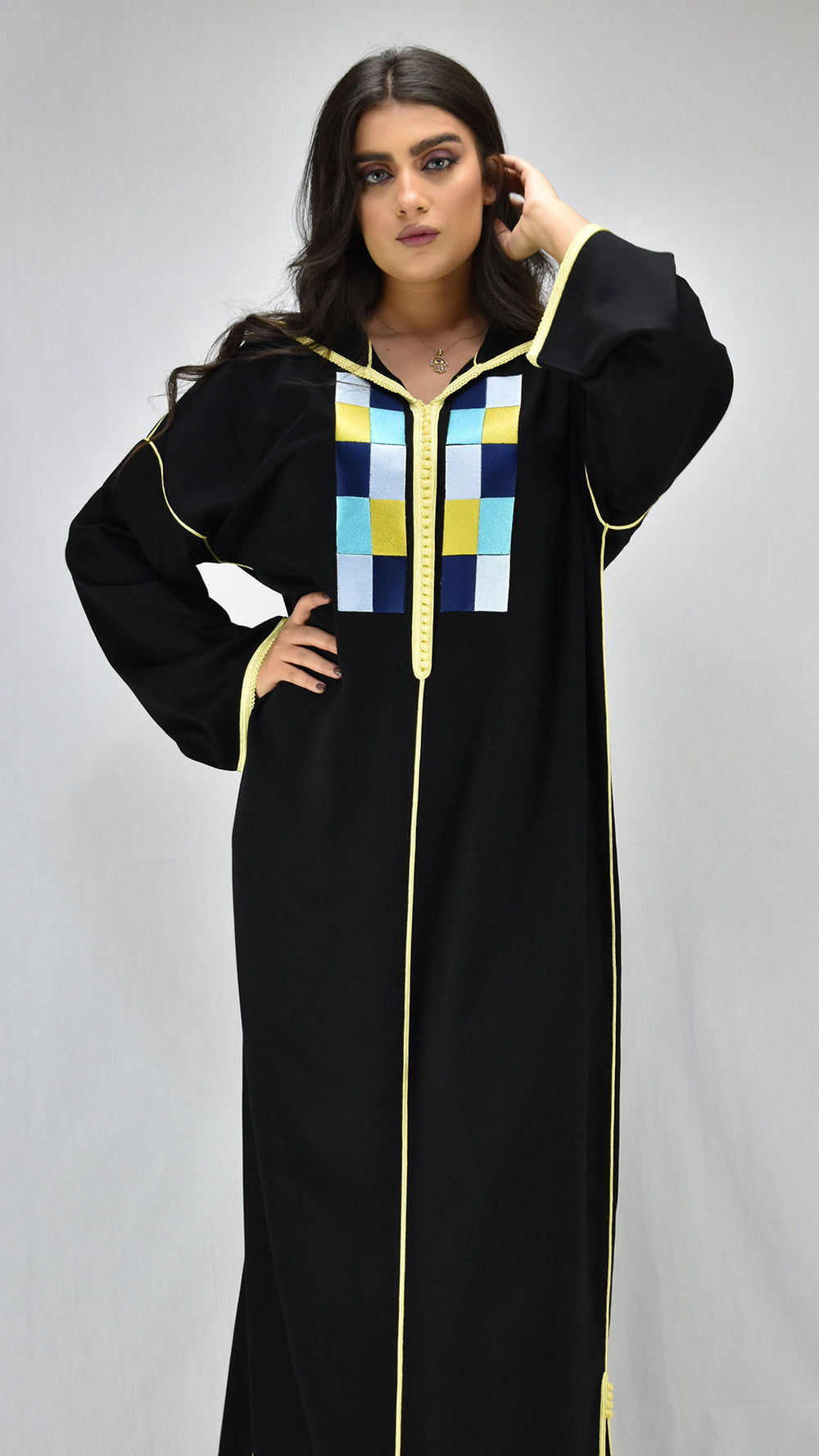 djellaba-jellaba-mekhzania-enligne-noir-noire-caftan-mlifa-broderie-motifgeometrique-jellabamoderne-chic-prestige-glamour-classy-fabulous-classe
