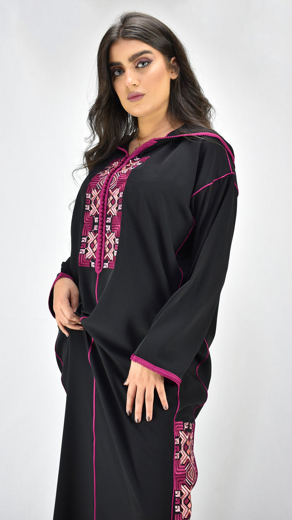 djellaba-leader caftan-mekhzania-2021-crepe-soie-noir-noire-black-jellaba brodée-broderie-moderne-fashion-chic-prestige