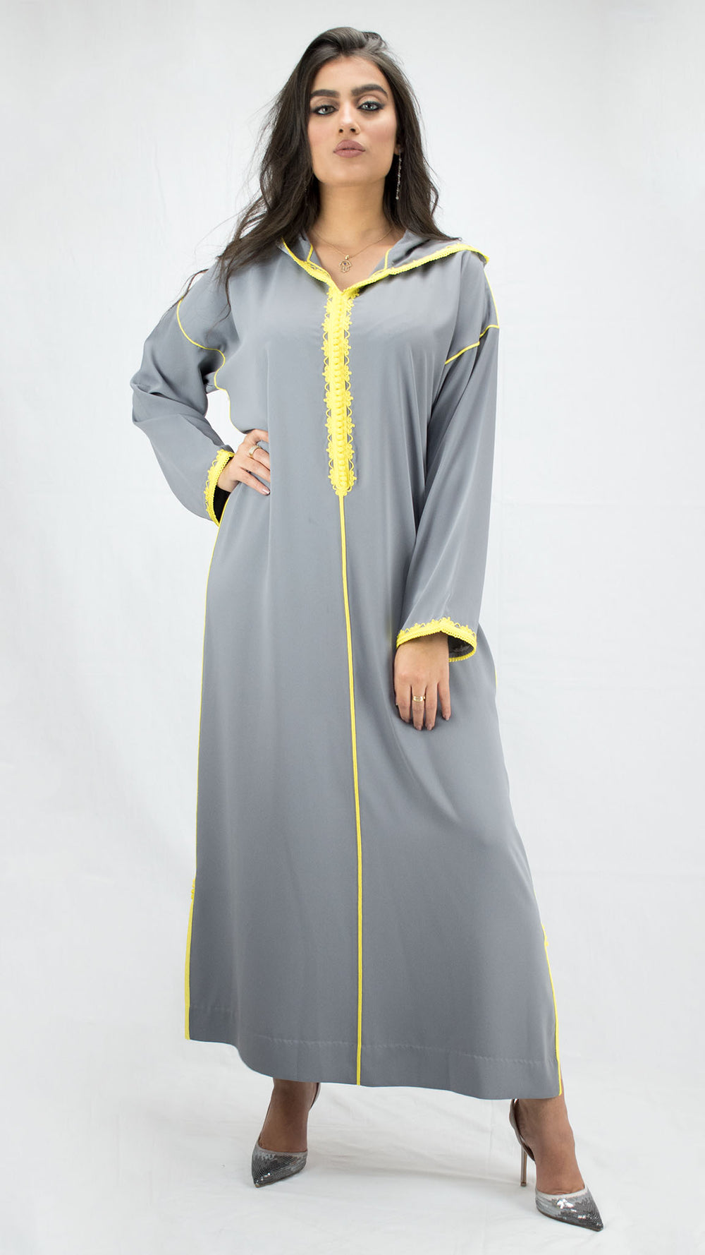 djellaba-mekhzania-femme-marocaine-ocaftan-khedmamaalam-jellabamoderne-chic-prestige-glamour-classe