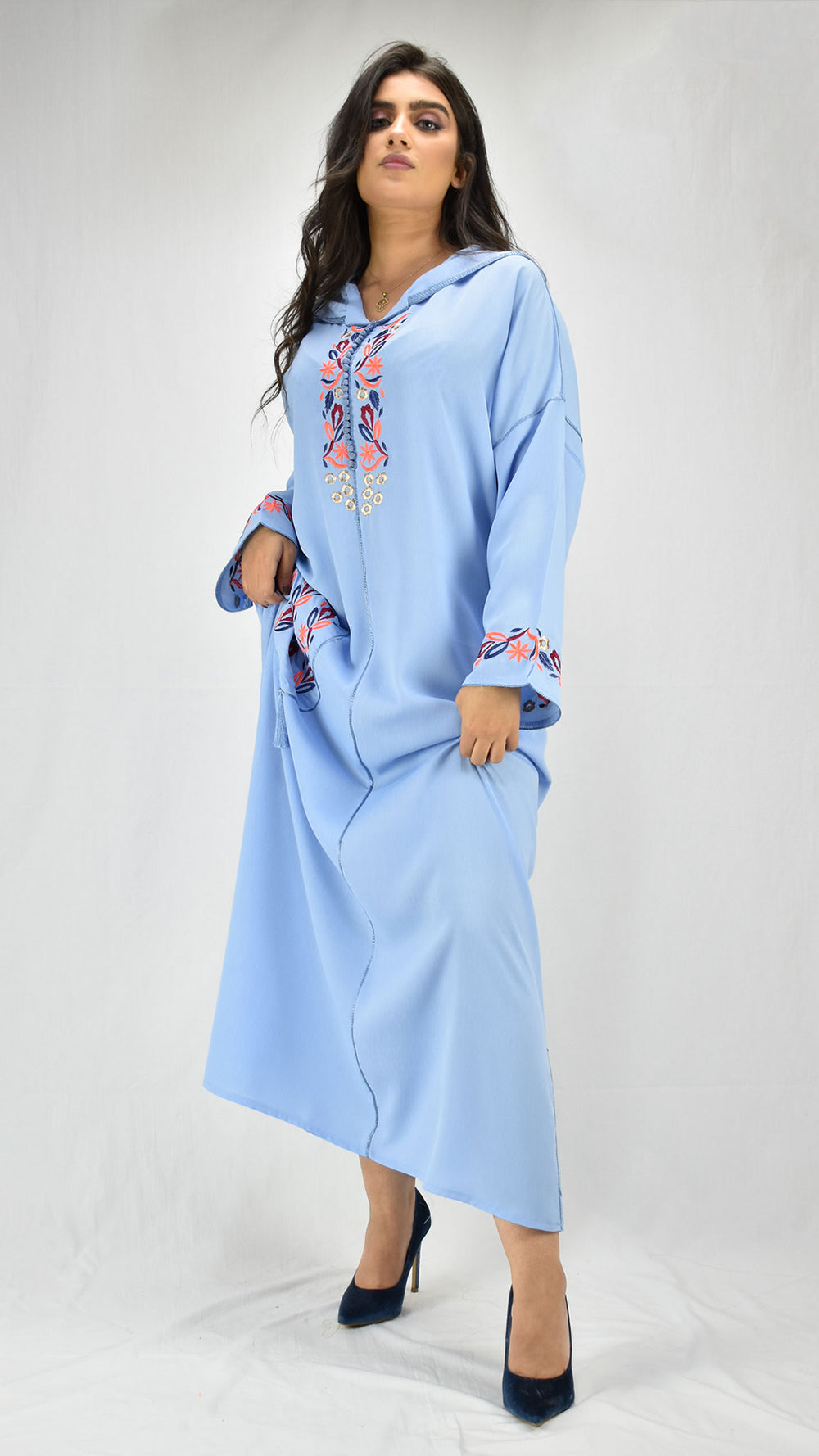 djellaba-mekhzania-jellaba-caftan-Bleu-ciel--poche-bensouda-couture-ocaftan-jellaba moderne-chic-prestige-glamour-classe