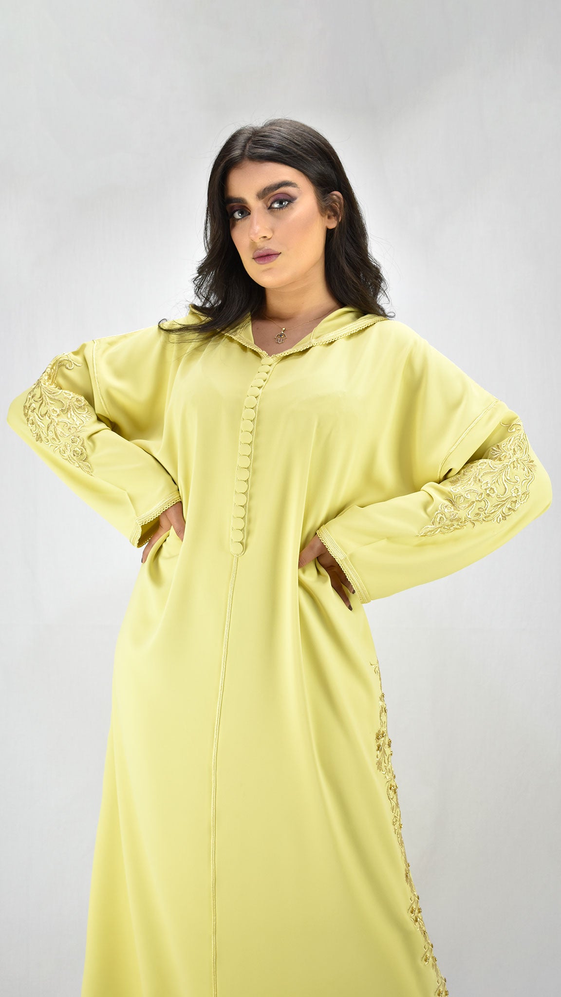djellaba-mekhzania-jellaba-caftan-jaune-bensouda-couture-ocaftan-jellaba-moderne-2021-chic-prestige-glamour-classe