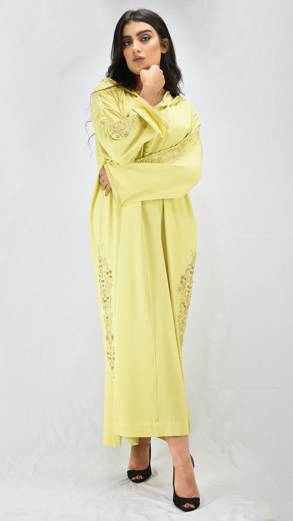 djellaba-mekhzania-jellaba-caftan-jaune-bensouda-couture-ocaftan-jellaba-moderne-2021-chic-prestige-glamour-classe