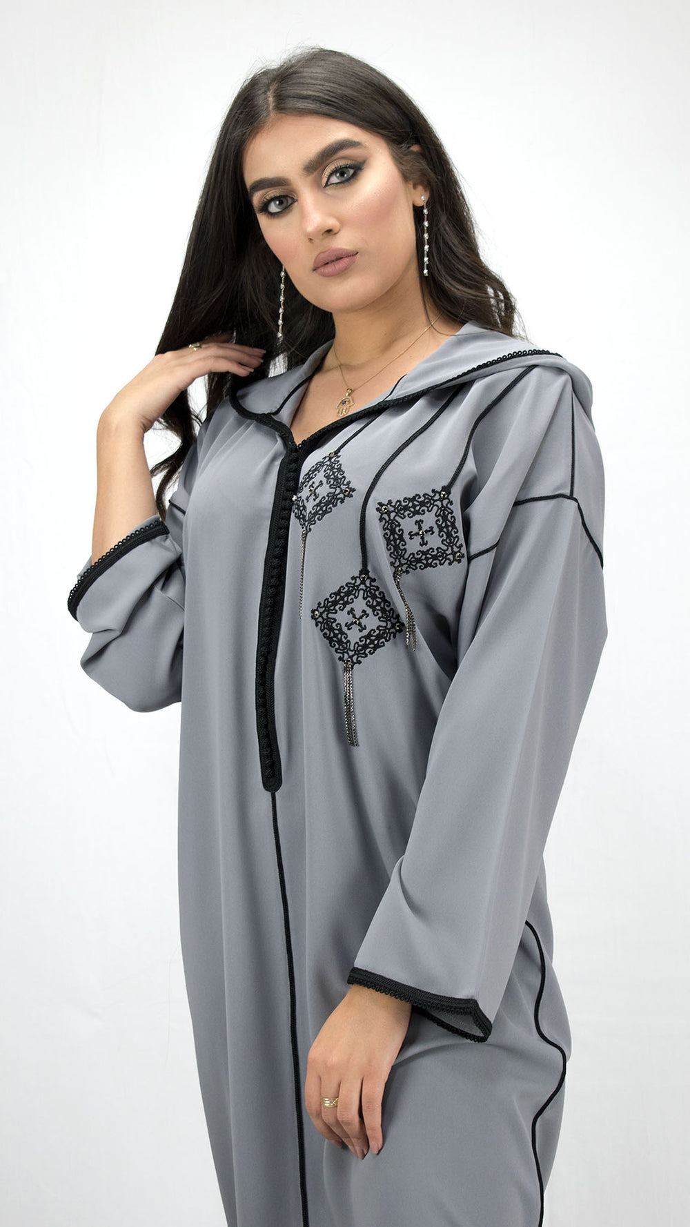 djellaba-mekhzania-leadercaftan-gris-noir-broderie-chic-moderne-classe-prestige-jellaba2020-ocaftan