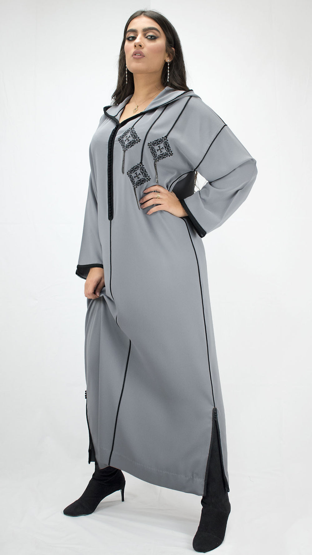 djellaba-mekhzania-leadercaftan-gris-noir-broderie-chic-moderne-classe-prestige-jellaba2020-ocaftan
