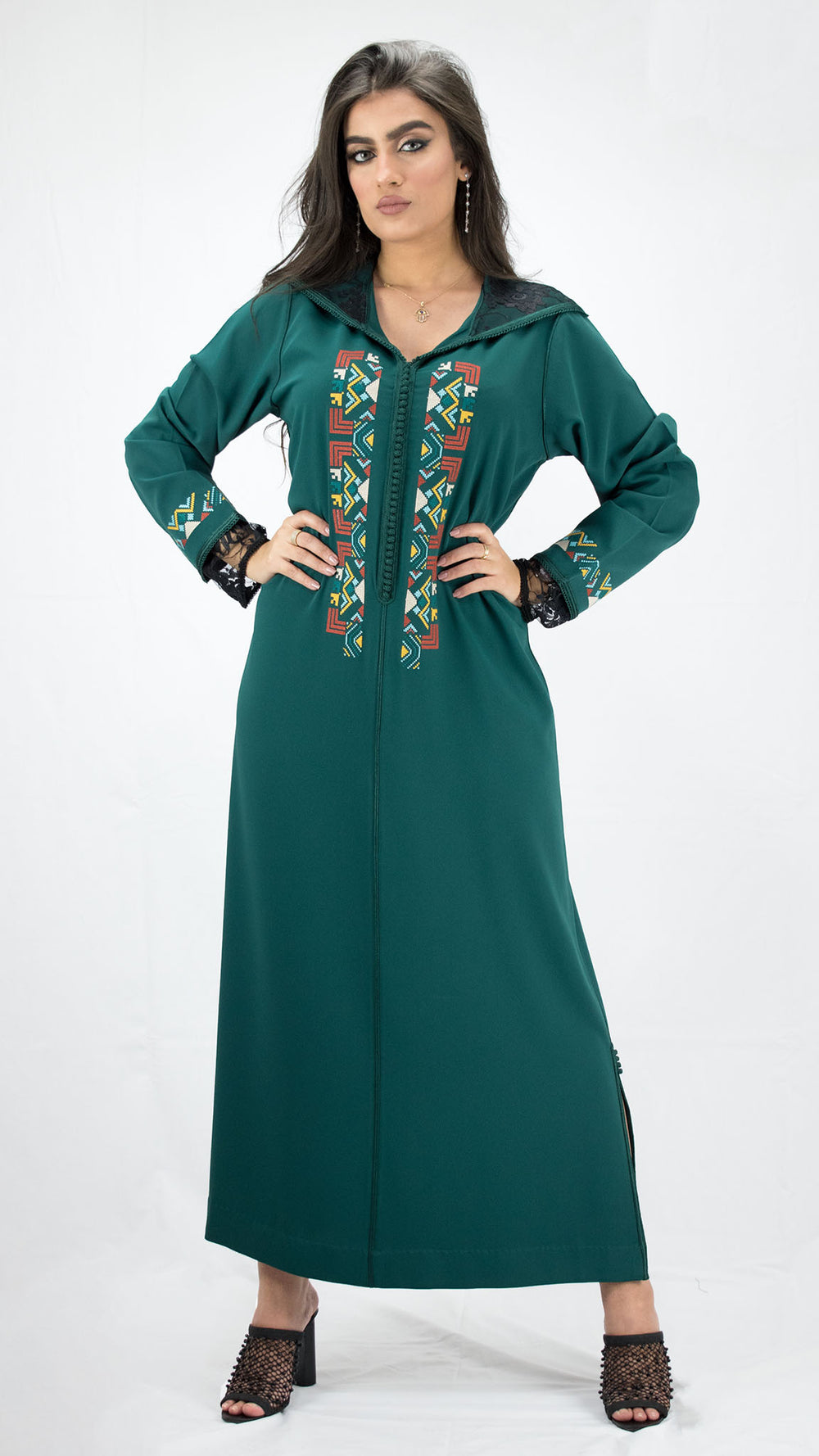 djellaba_dentelle-vert_emeraude-point_croix-ocaftan-broderie-jellaba_moderne-2020-chic-prestige-glamour-classe